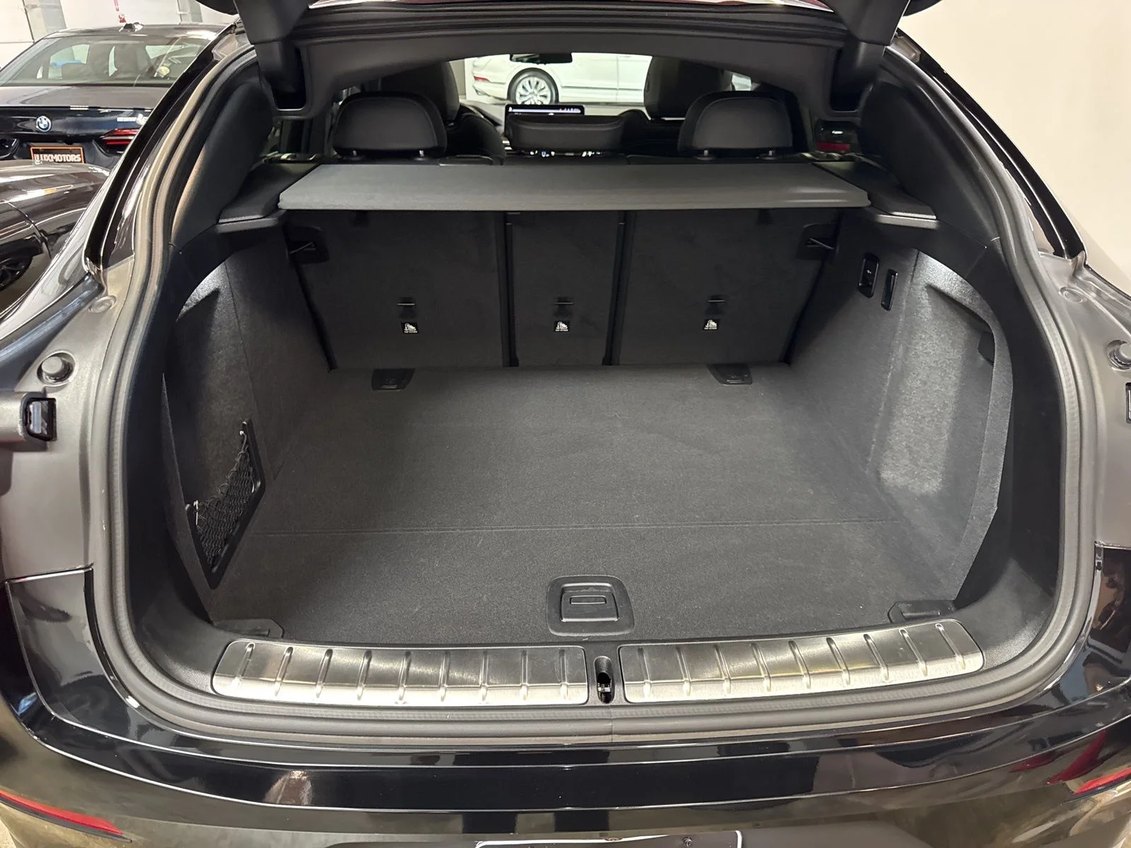 Used 2023 Black BMW xDrive30i image 18