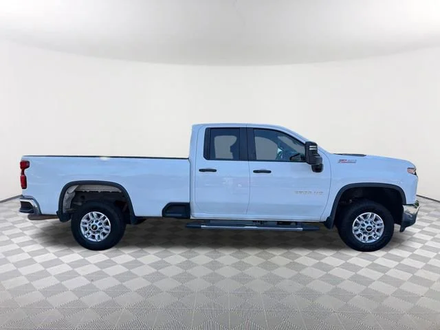 Used 2022 Summit White Chevrolet WT image 4