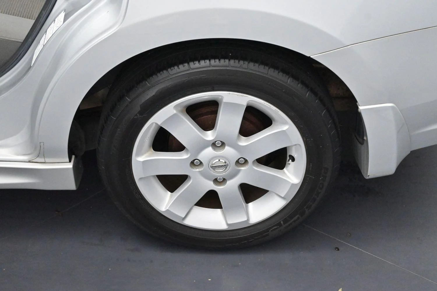 Used 2010 Brilliant Silver Metallic Nissan 2.0 SR image 23