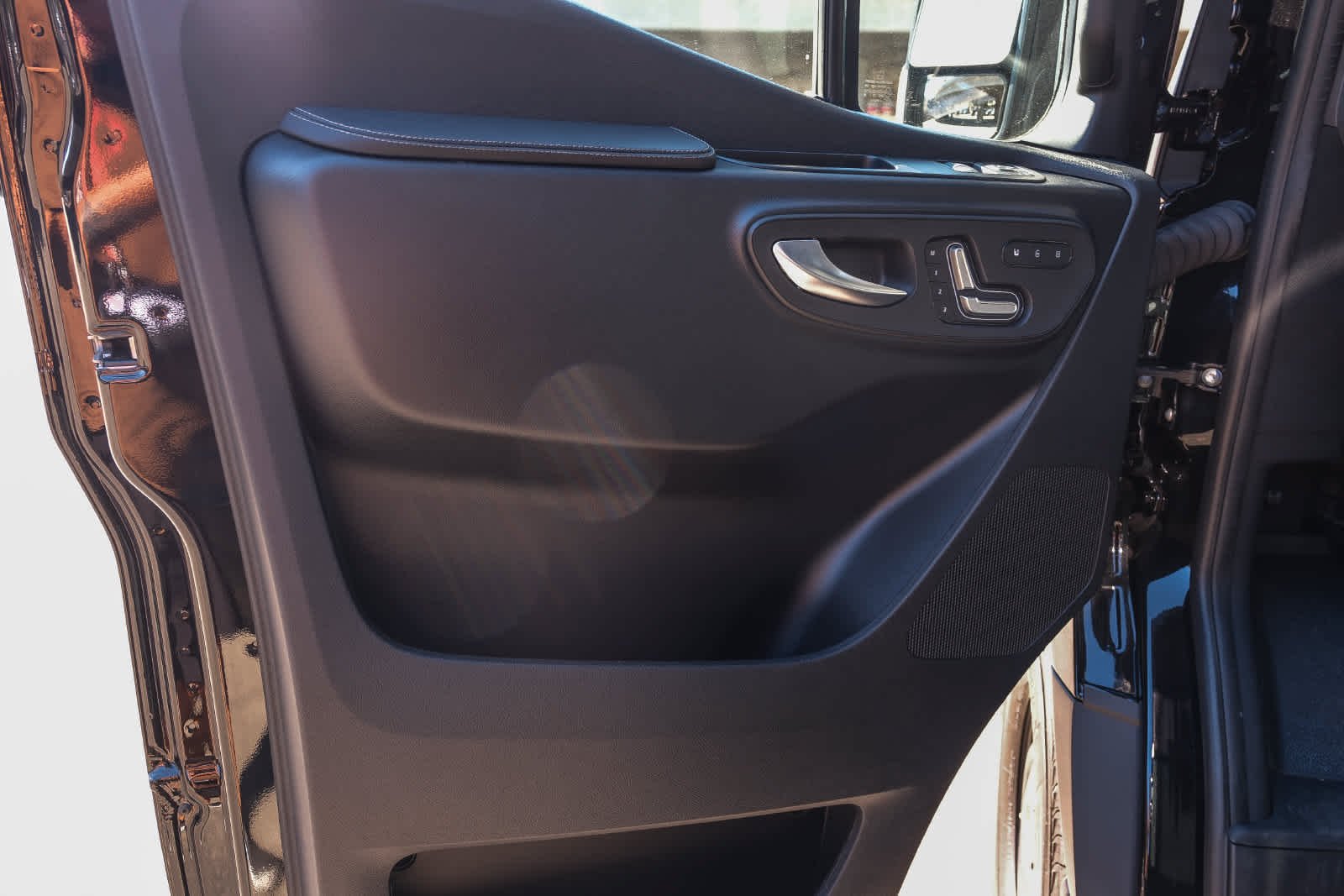 New 2026 Obsidian Black Metallic Mercedes-Benz Passenger 170 WB High Roof RWD 2.0L 4-Cylinder image 30