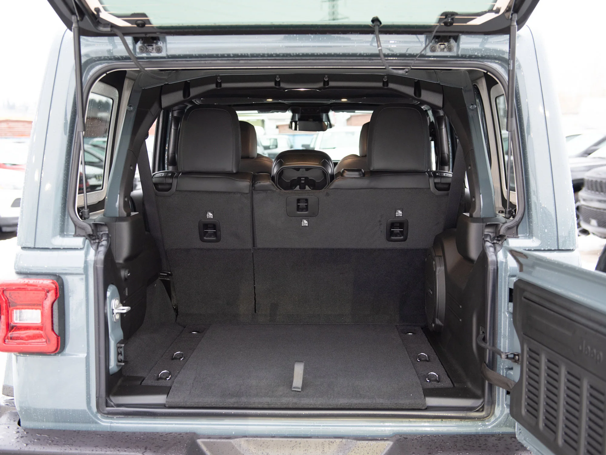 Used 2026 Dark blue Jeep Sahara* 4 Door 4x4, McKinley Leather Seats, Safety Group, Off Road Camera image 21