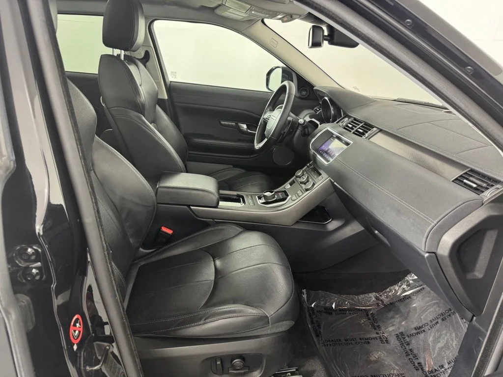 Used 2019 Narvik Black Land Rover SE image 23