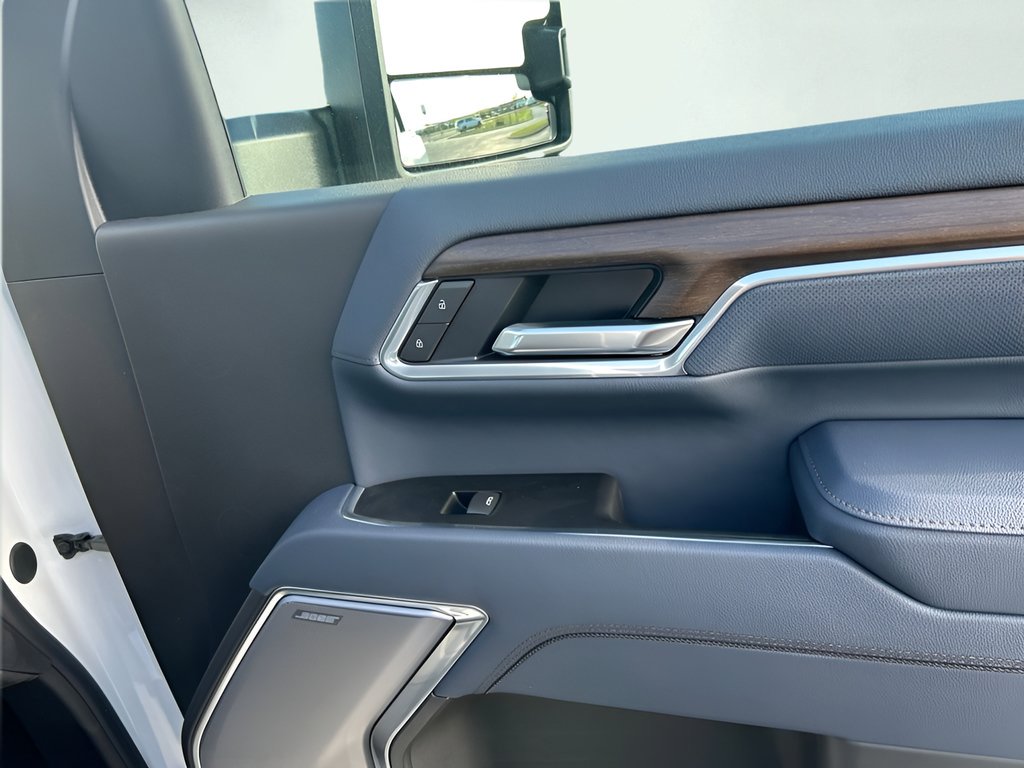 New 2026 Summit White Chevrolet High Country image 22