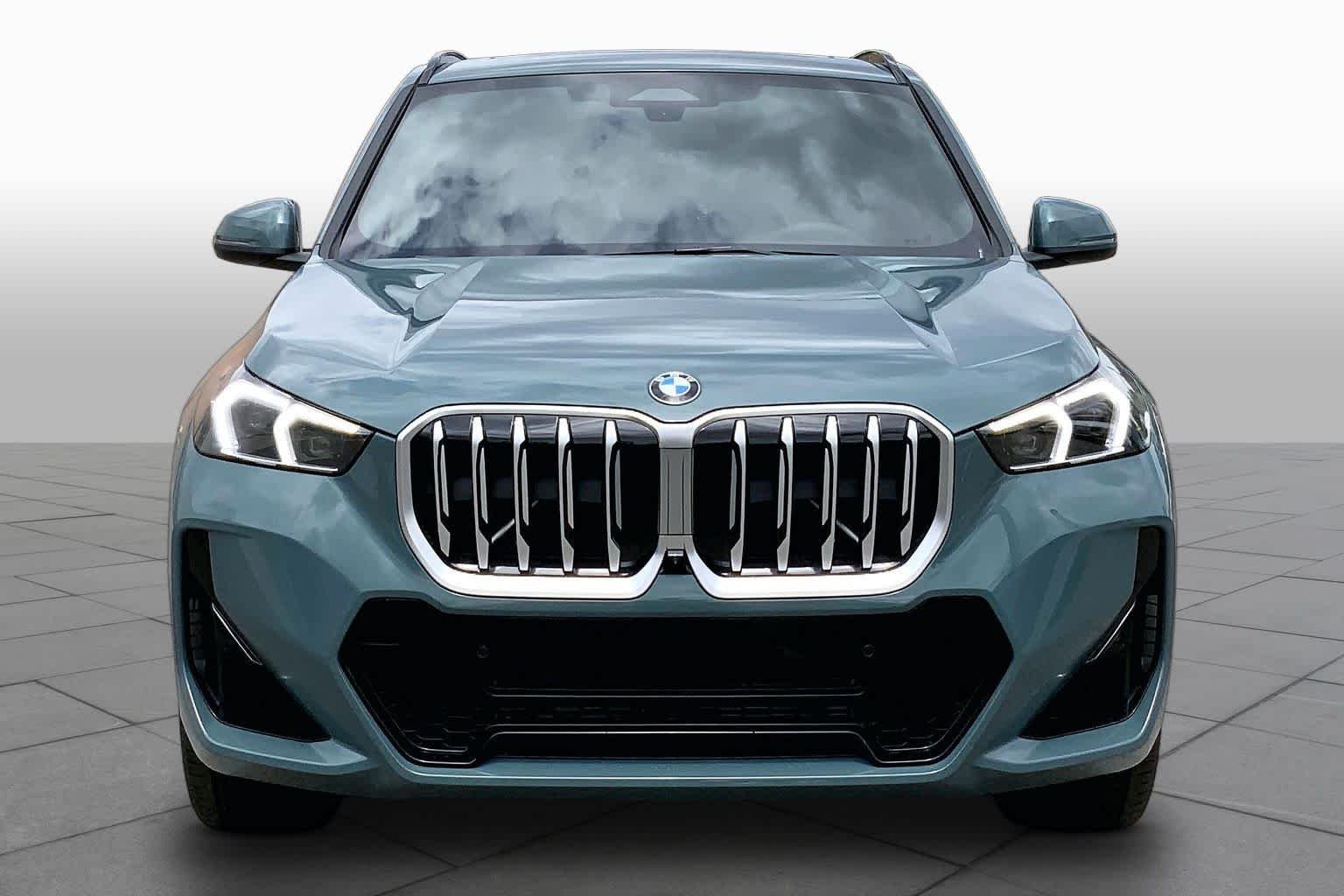 New 2026 Cape York Green Metallic BMW xDrive28i image 3