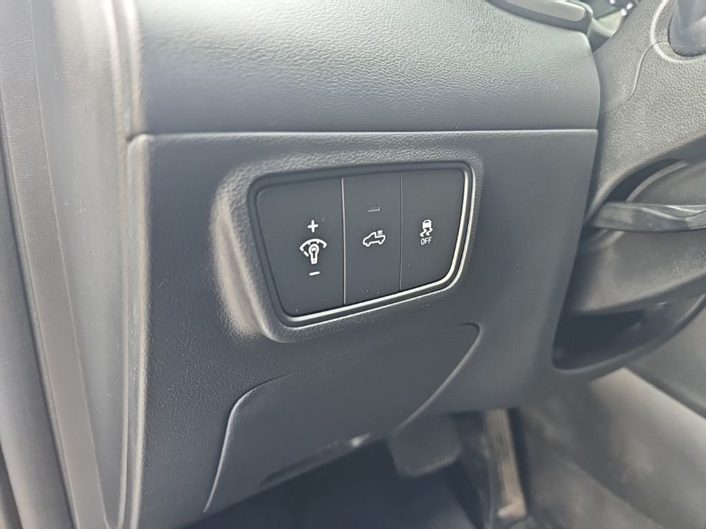 Used 2022 Green Hyundai SEL image 15
