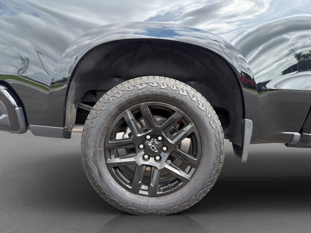 Used 2025 Black Chevrolet RST image 24