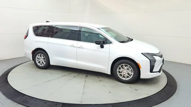 New 2027 Bright White Clear-Coat Exterior Paint Chrysler Select image 13