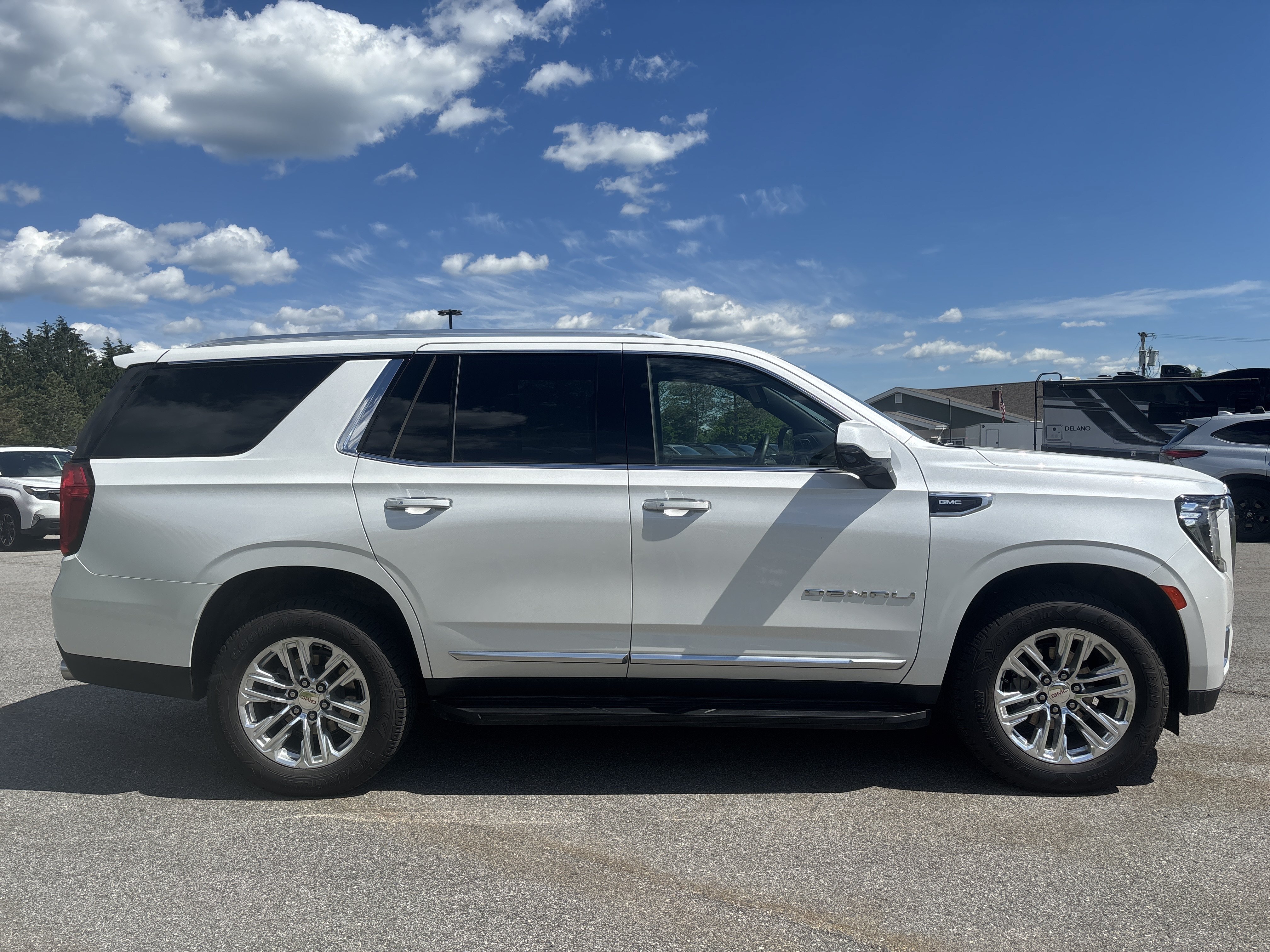 Used 2024 White Frost Tricoat GMC Denali image 6