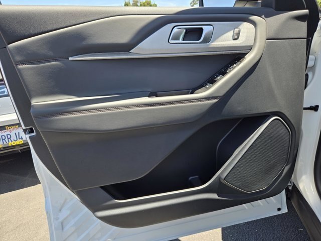 New 2026 Star White Metallic Tri-Coat Ford Active image 9
