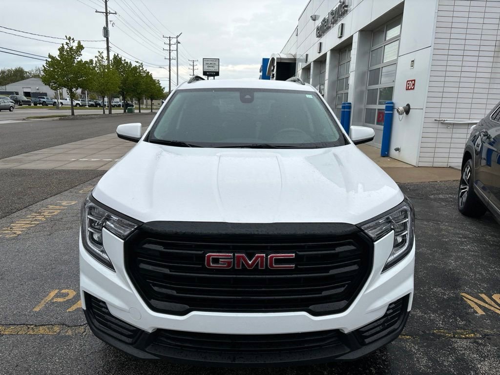 Used 2022 Summit White GMC SLE image 8