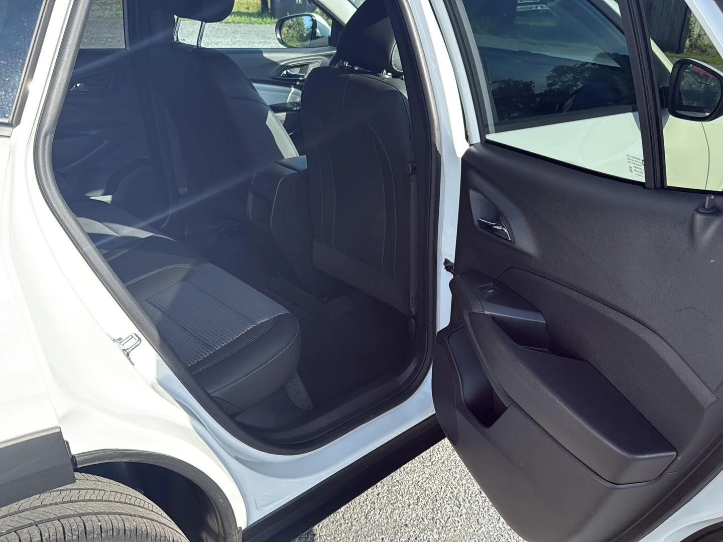 Used 2025 Summit White Chevrolet LT image 26
