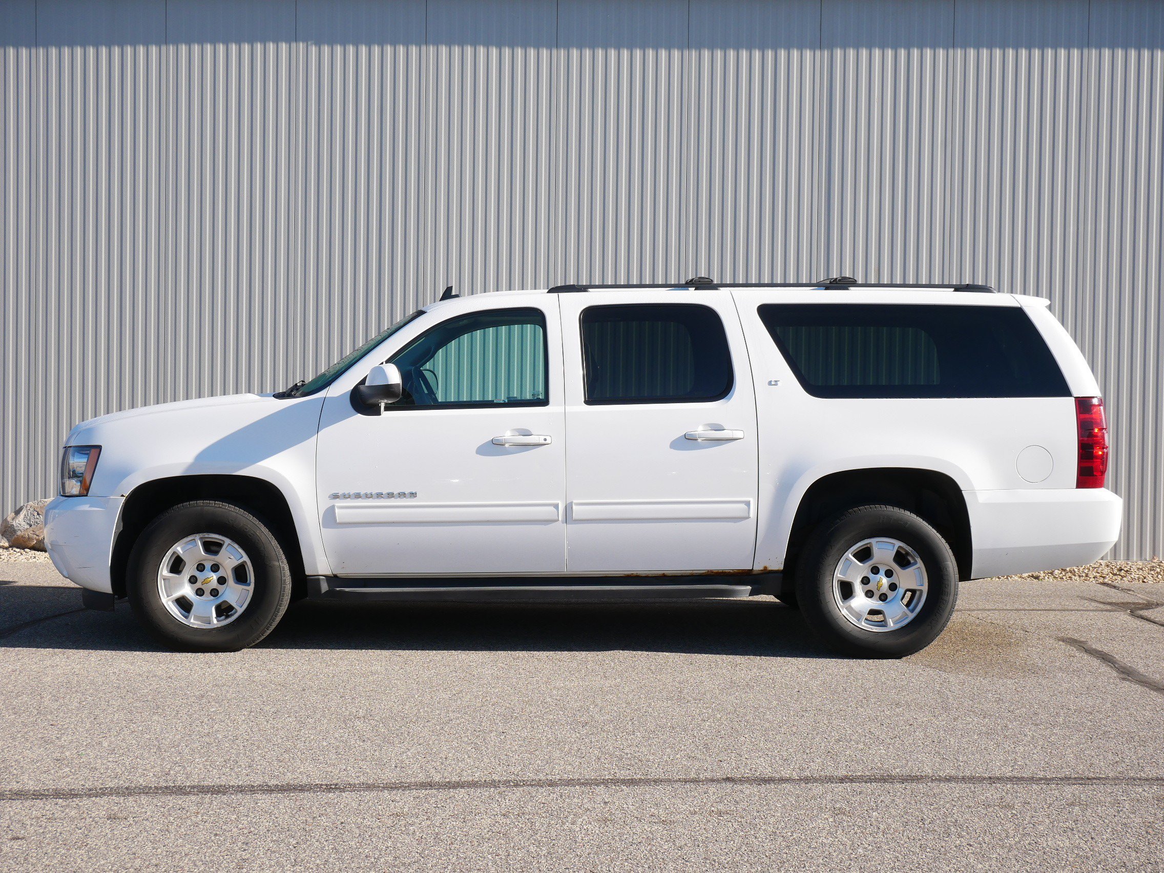 Used 2013 Chevrolet Suburban LT with VIN 1GNSKJE71DR327207 for sale in Hastings, Minnesota