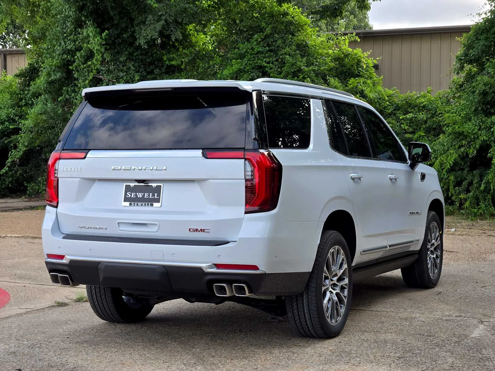 2026 GMC Yukon Denali - Photo 3