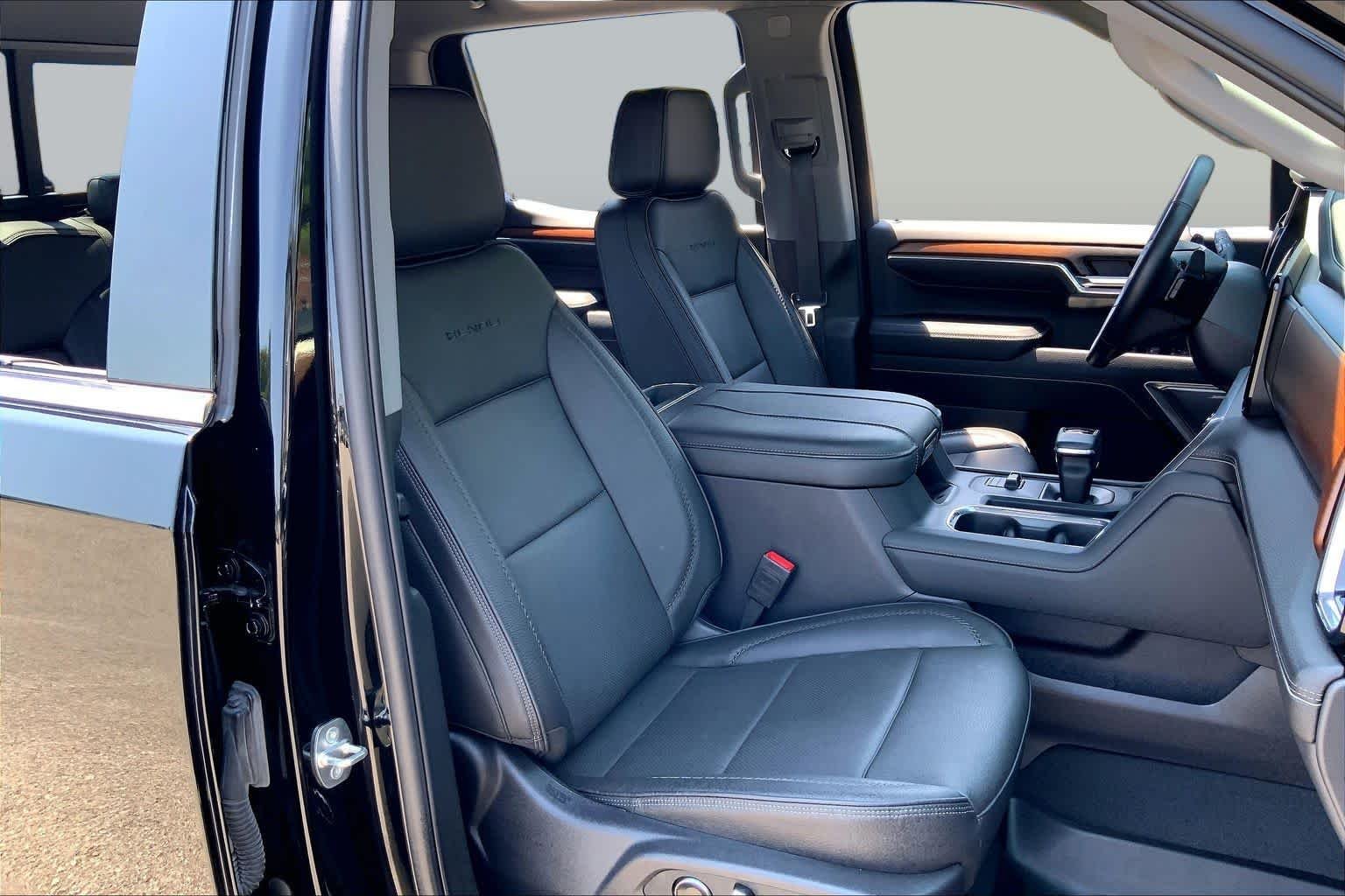 Used 2024 Onyx Black GMC Denali image 9