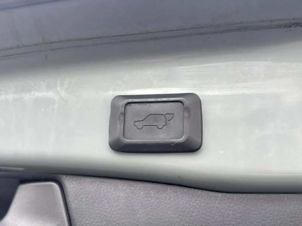 Used 2021  Toyota XLE Premium image 28