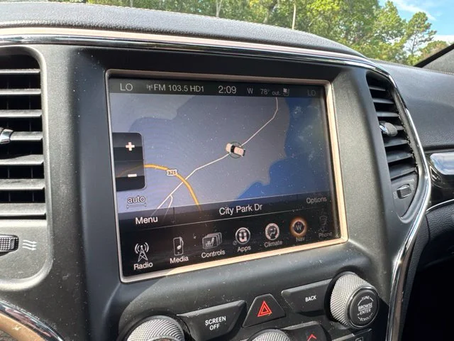 Used 2015 White Jeep Overland image 22