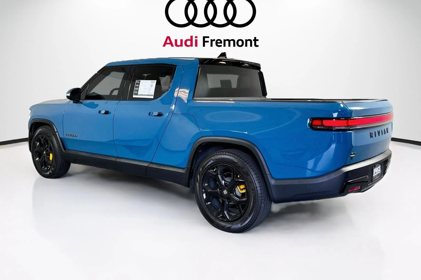 Used 2022 Rivian Blue Rivian Adventure Package image 8