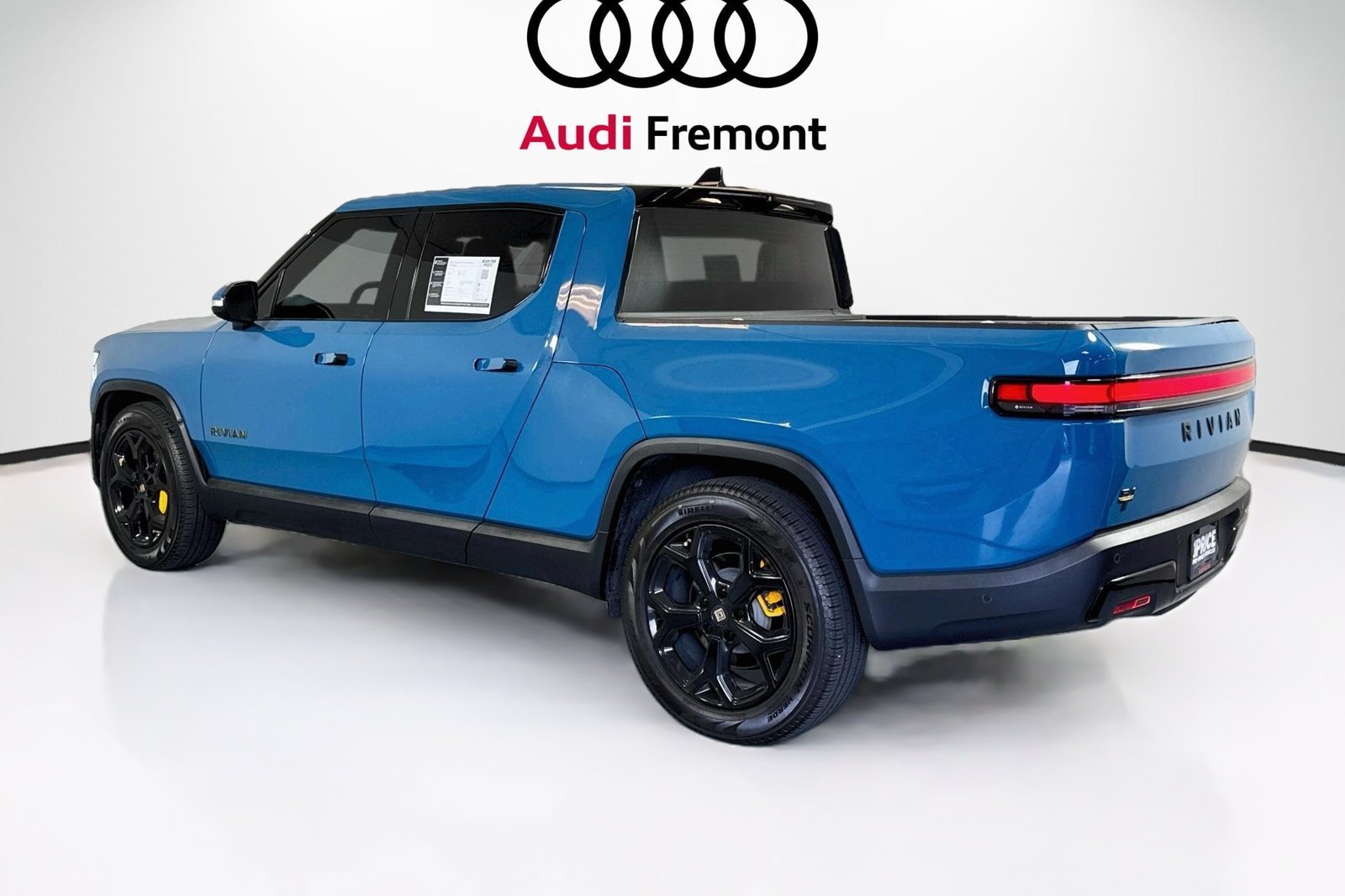 Used 2022 Rivian Blue Rivian Adventure Package image 8