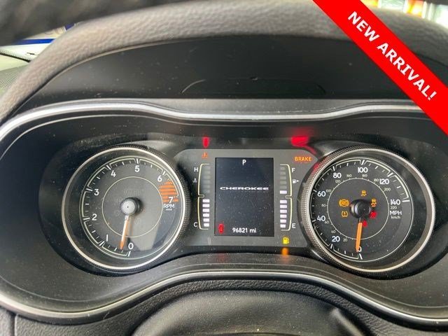 Used 2019 Bright White Clearcoat Jeep Latitude Plus image 9