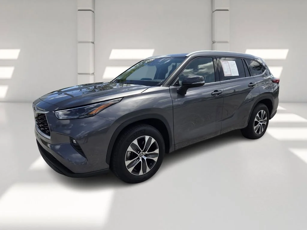 Used 2022 Magnetic Gray Metallic Toyota Hybrid XLE image 4