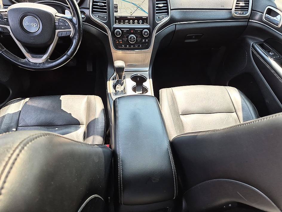 Used 2016 Brilliant Black Crystal Pearlcoat Jeep Limited image 29