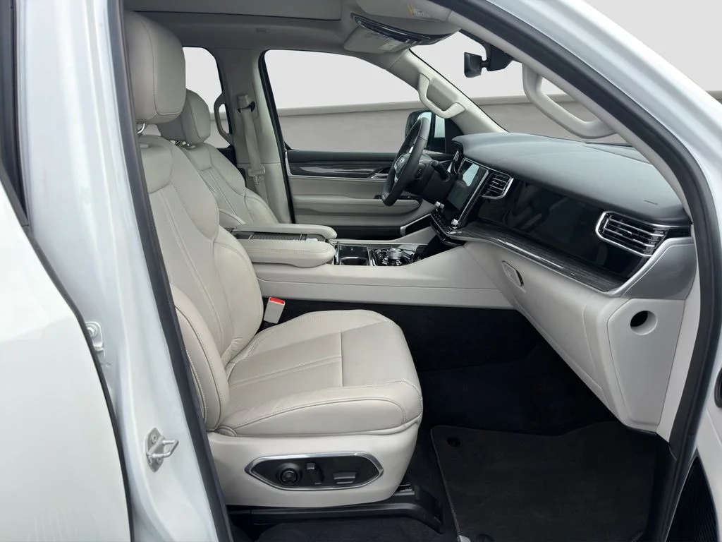Used 2022 White Jeep Series III image 18