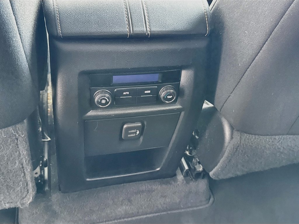 Used 2020 SUMMIT WHITE Chevrolet LT Cloth image 28