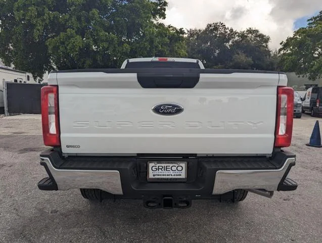 New 2025 Oxford White Ford F-350® XLT image 27