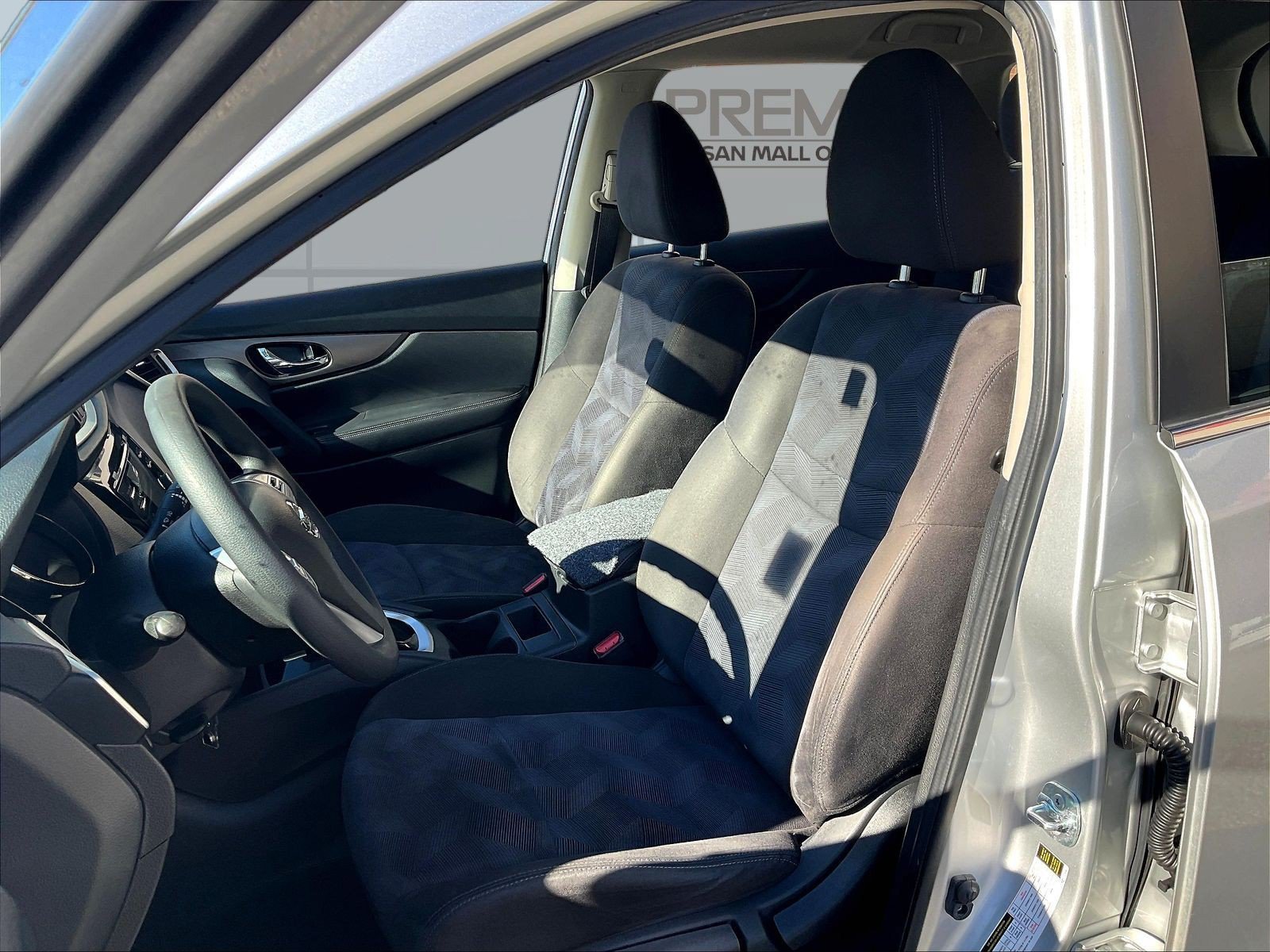 Used 2015 Silver Nissan S image 22