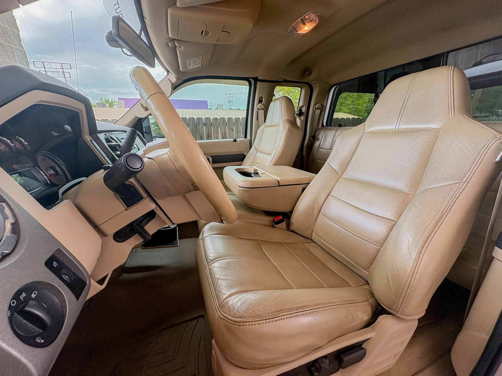 Used 2008 Gold Ford Lariat image 22