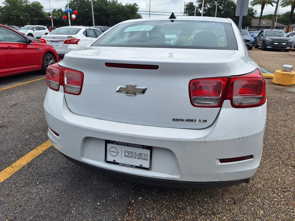 Used 2014 White Chevrolet LS image 4