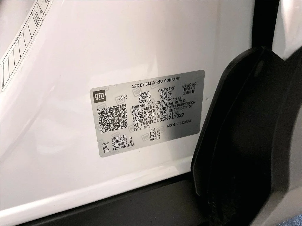 Used 2025 White Chevrolet LT image 35