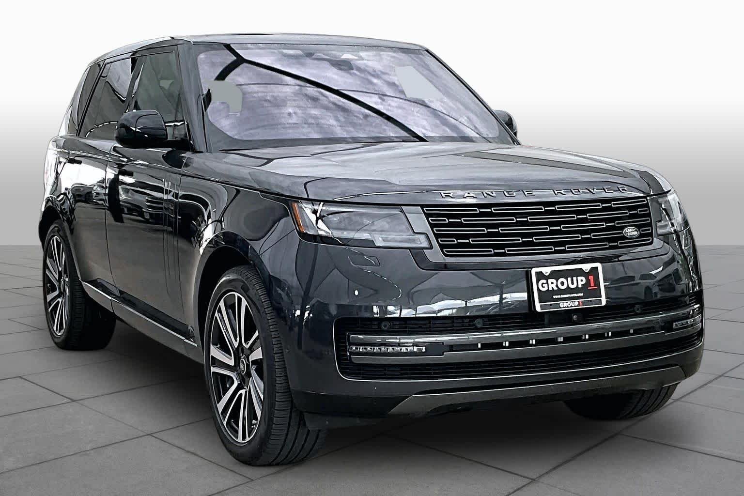 Used 2023 Carpathian Grey Premium Metallic Land Rover SE image 3