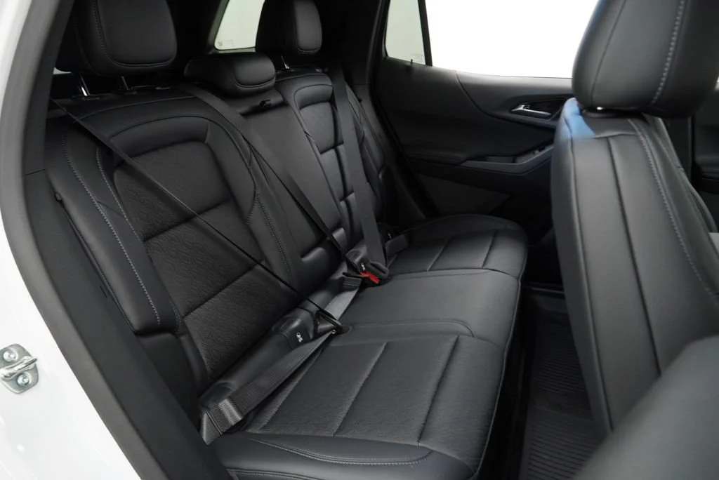 New 2027 Summit White Chevrolet LT image 27