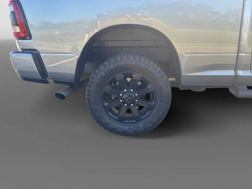 Used 2024 Silver Ram Laramie image 16