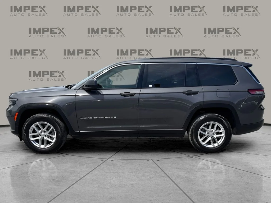 Used 2024 Gray Jeep Laredo X image 2