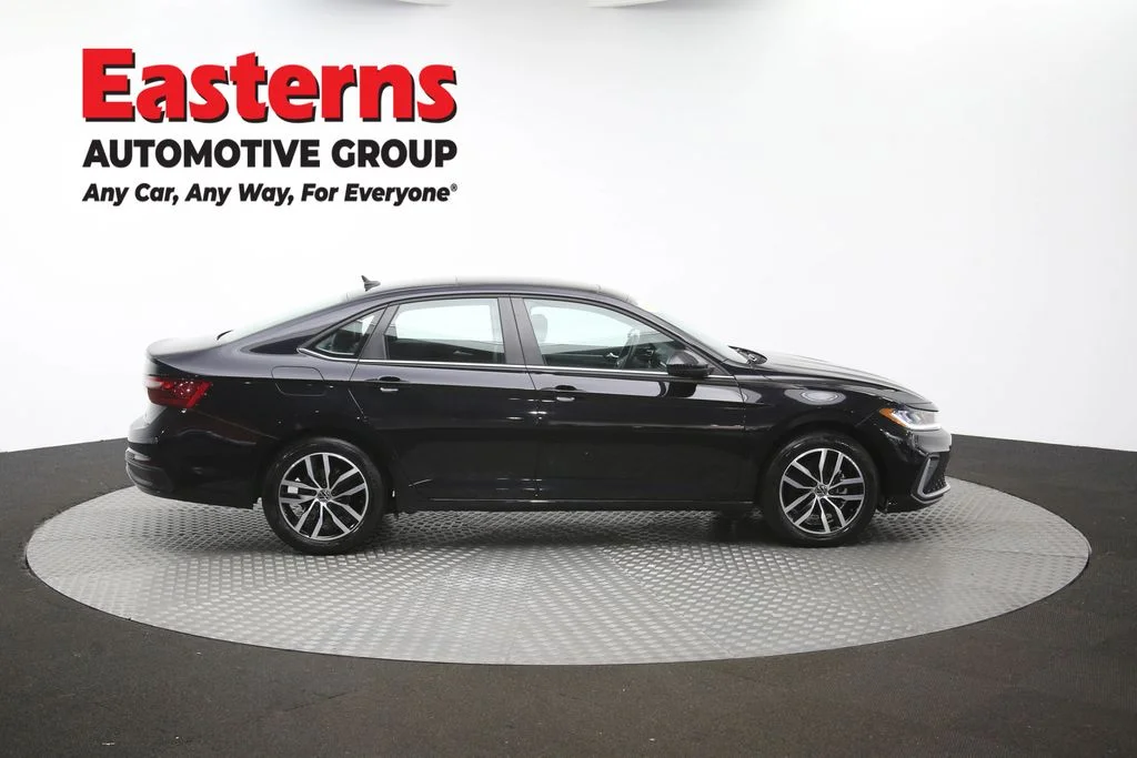 Used 2025 Black Volkswagen 1.5T SE image 45