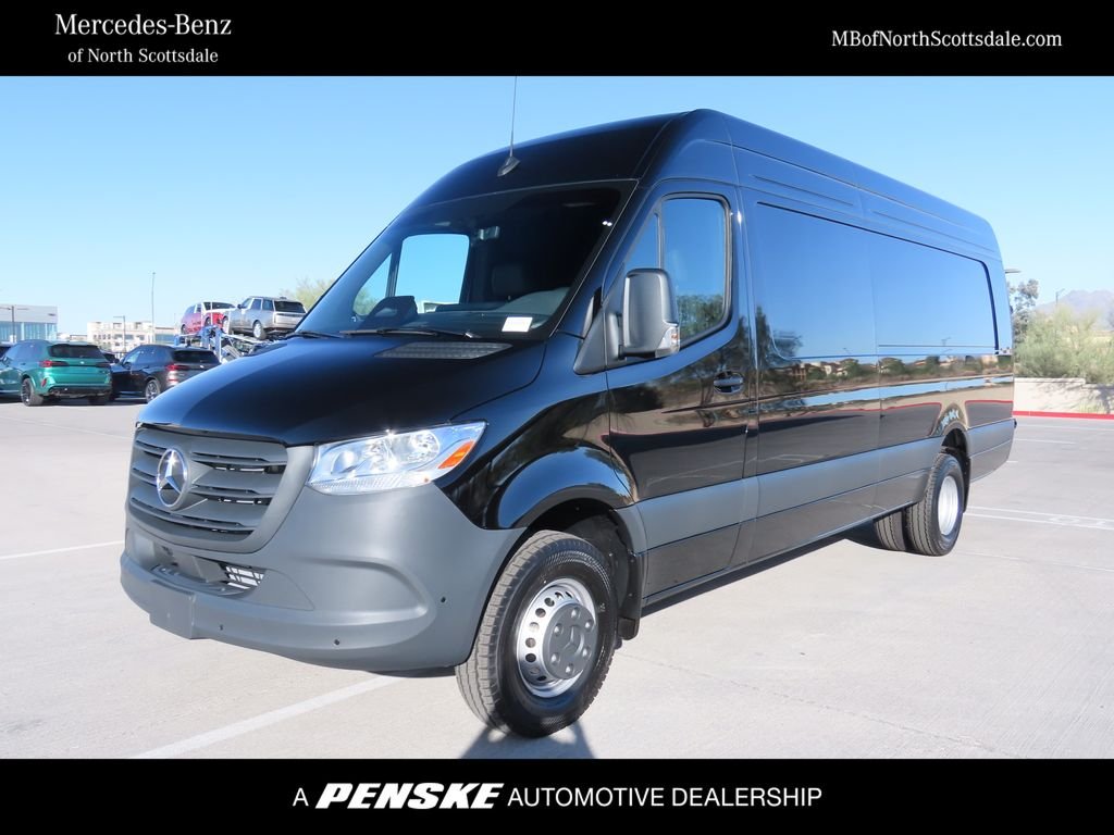 Used 2025  Mercedes-Benz Cargo 170 WB image 1