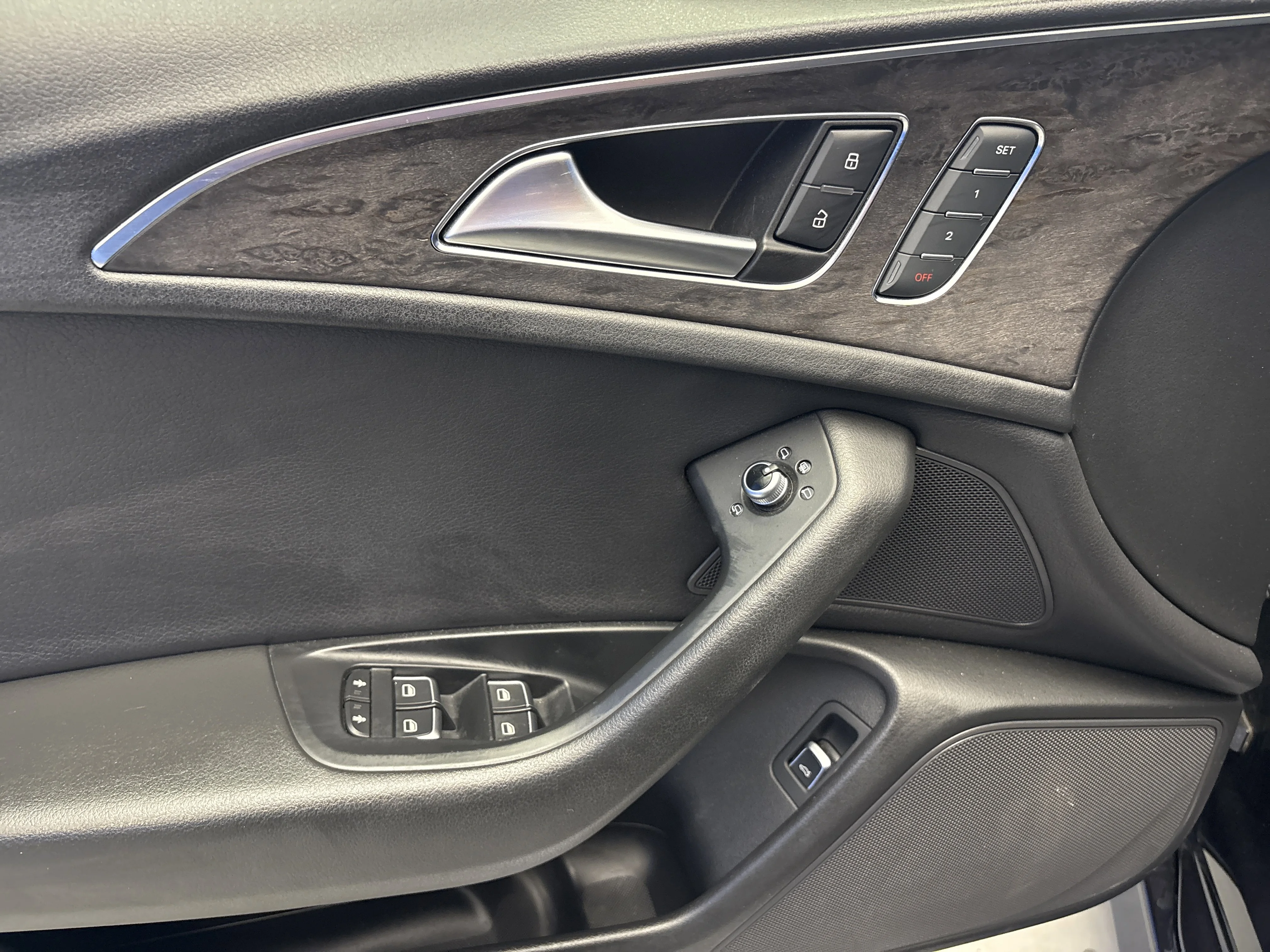 Used 2018 Moonlight Blue Metallic Audi Premium image 10