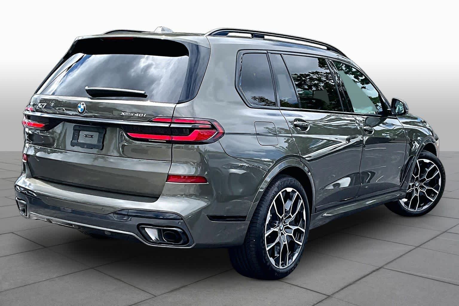 Certified Used 2025 Manhattan Green Metallic BMW xDrive40i image 13
