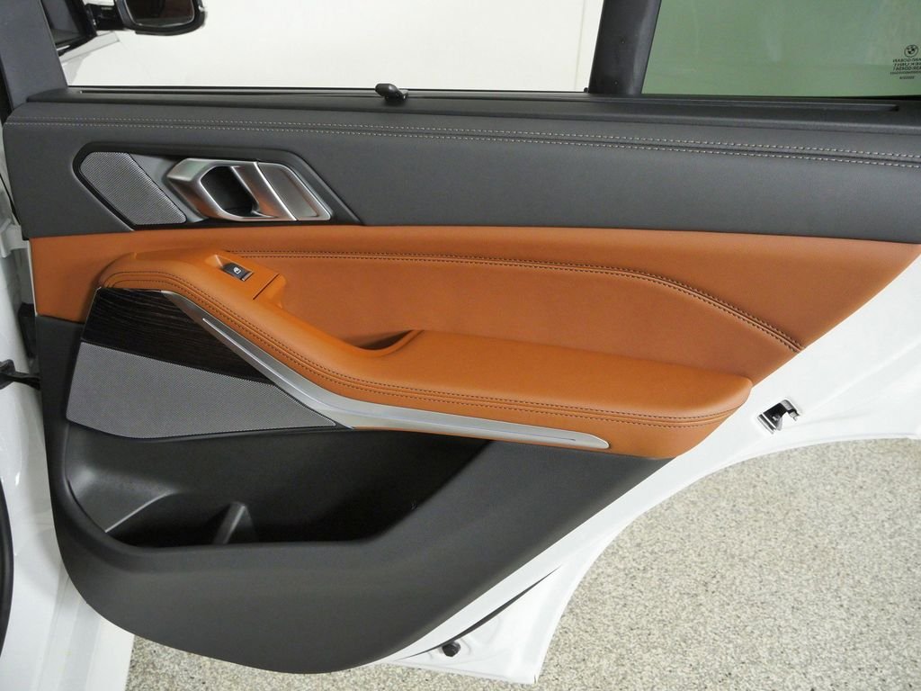 New 2026 Mineral White Metallic BMW xDrive40i image 25