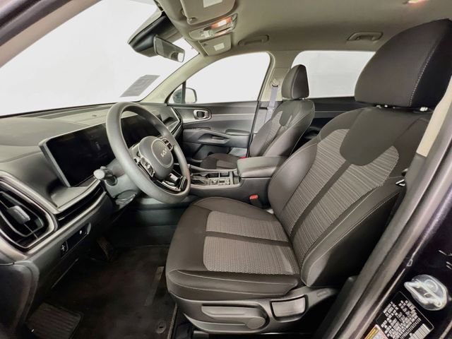 Used 2025  Kia LX image 10