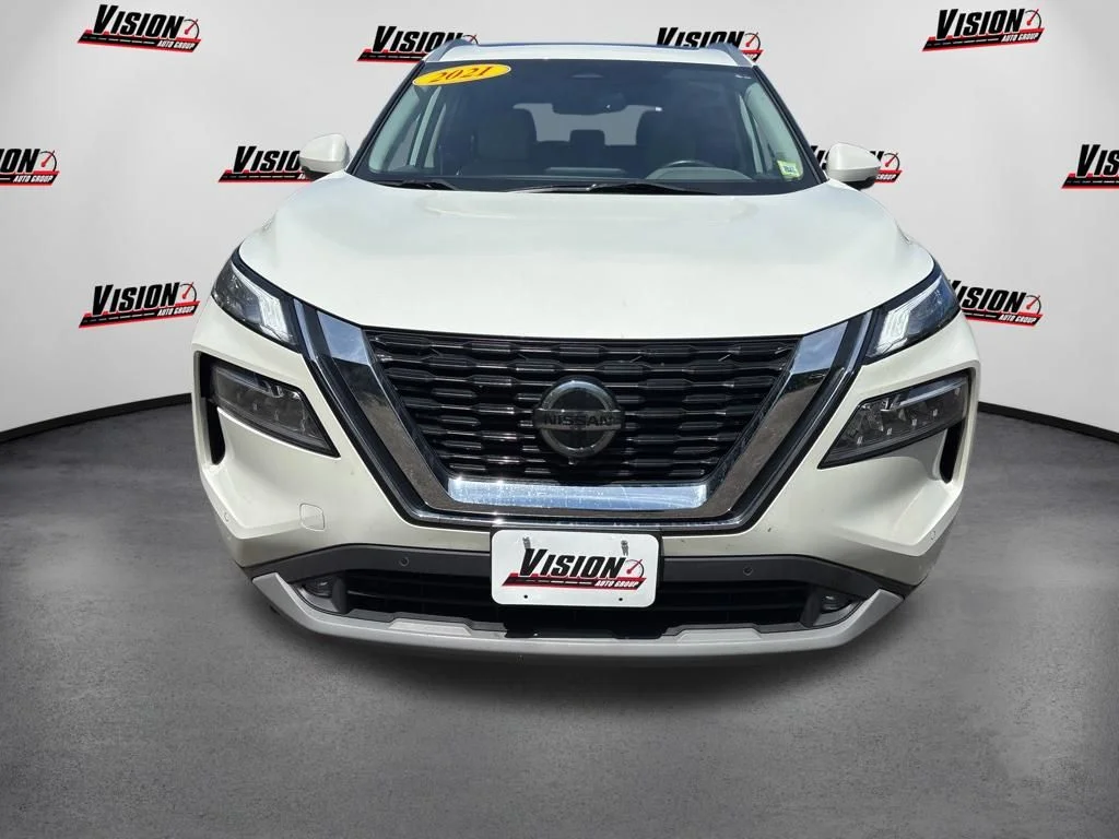 Used 2021 White Nissan SL image 8