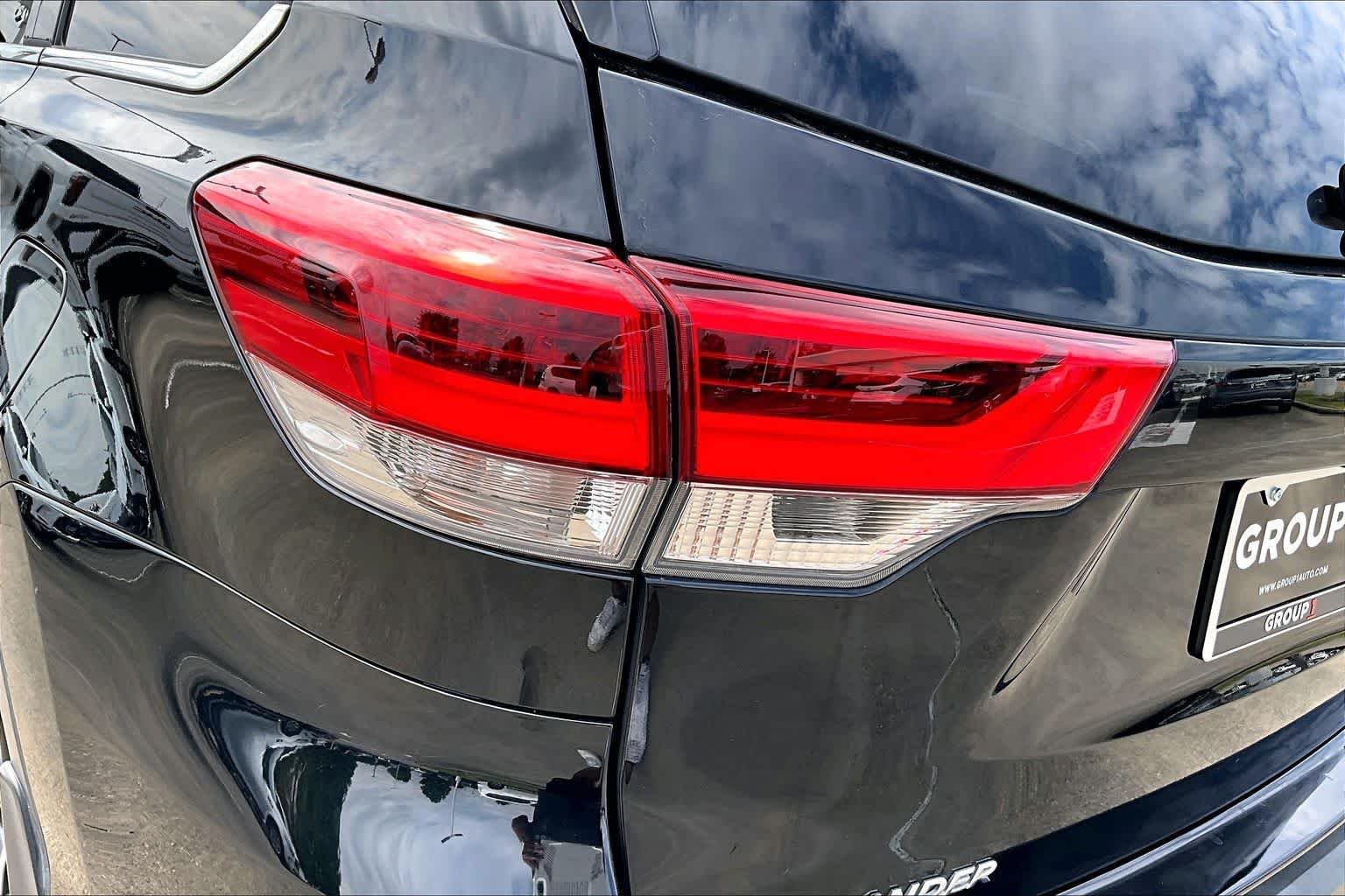 Used 2017 Midnight Black Metallic Toyota XLE image 27