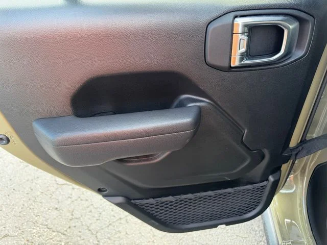 Certified Used 2025  Jeep Willys image 18