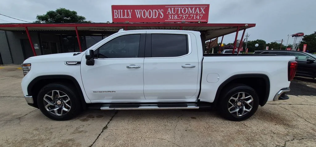Used 2024 Summit White GMC SLT image 1