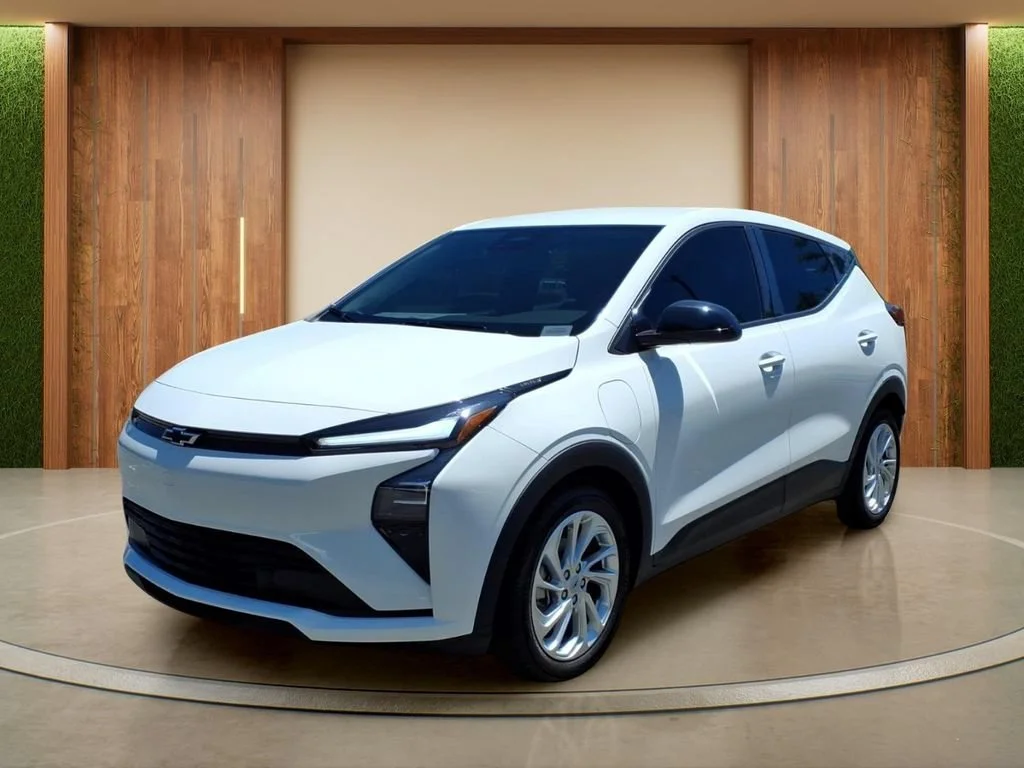 New 2027 Summit White Chevrolet LT image 27