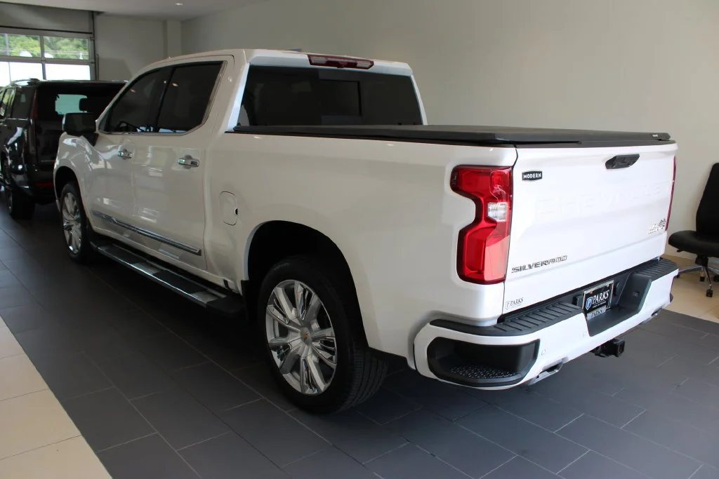 Used 2024 Iridescent Pearl Tricoat Chevrolet High Country image 35