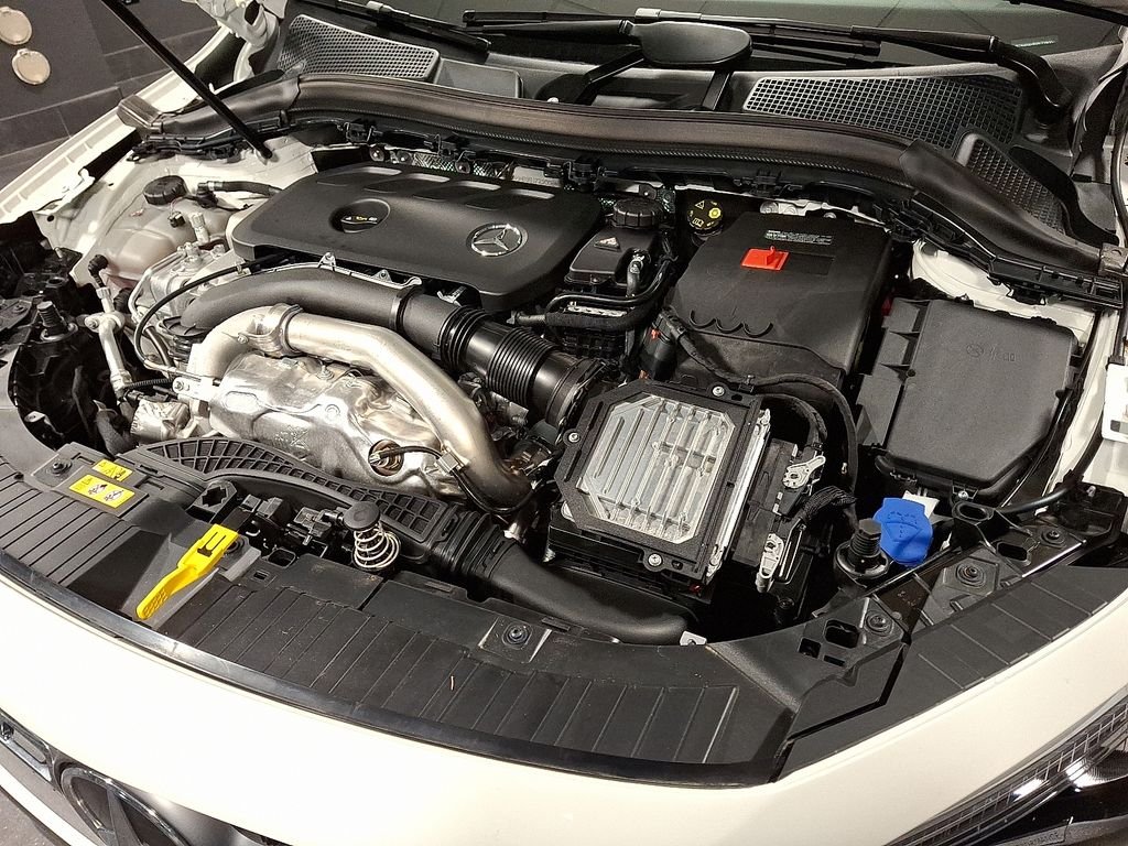 Certified Used 2025 White Mercedes-Benz GLA 250 image 27