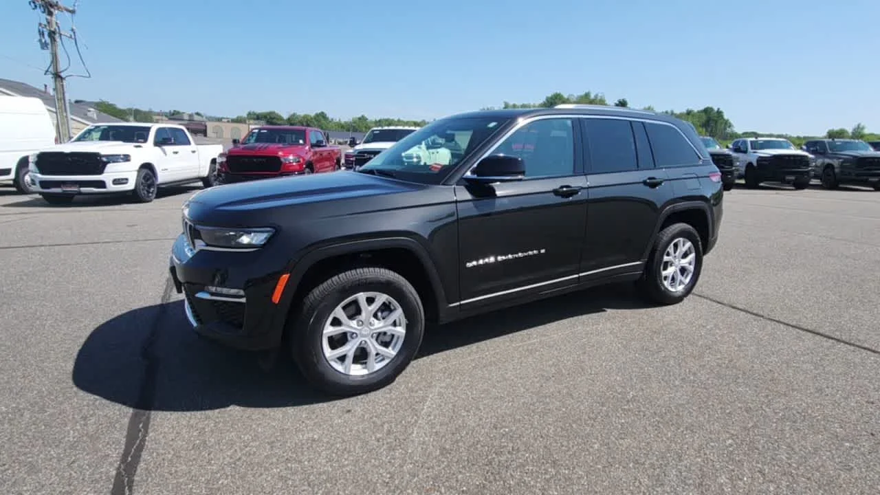 Used 2023 Rocky Mountain Pearlcoat Jeep Limited image 6